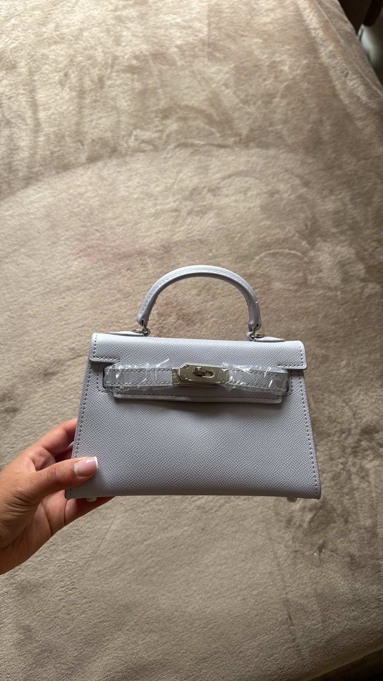 SAC KELLY LILA PASTEL 19 CM AVEC BANDOULIÈRE LANIÈRE ARGENT