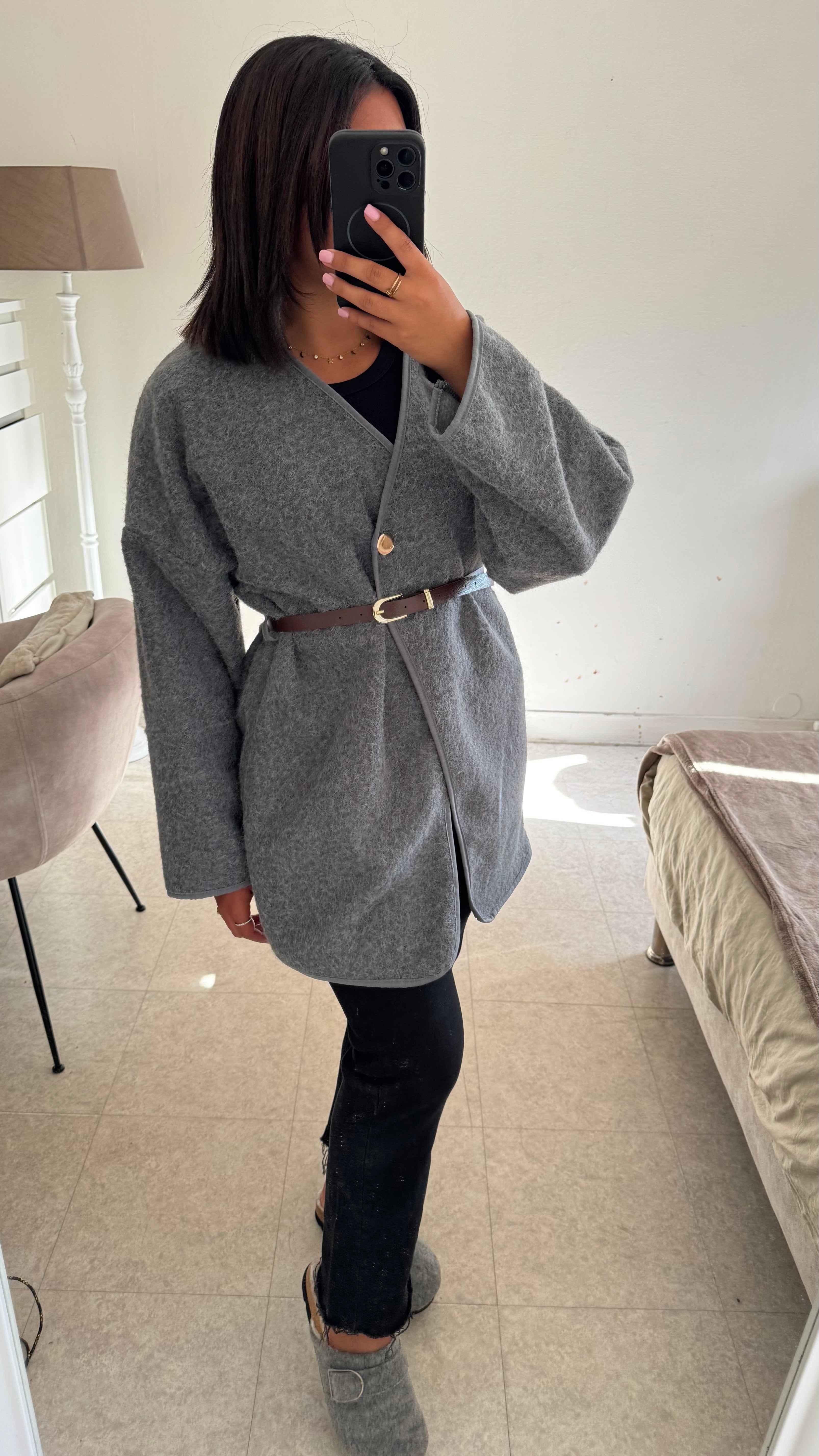 VESTE À CEINTURE GRISE